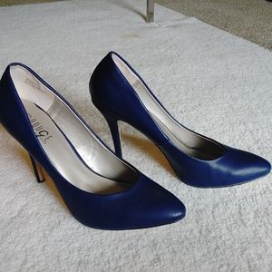Navy Pumps